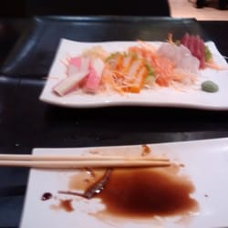 O sashimi rende bem.É mais caro que o combinado, mas o haddock e o kani compensam
