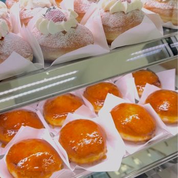 Memorylook - Creme brûlée and strawberry milk cream pastries - Coffee & Tea Near Me - Los Angeles, California
