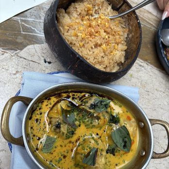 Si! Mon - Shrimp dumpling curry - Latin American Near Me - Los Angeles, California Si! Mon - Shrimp dumpling curry - Latin American Near Me - Los Angeles, California