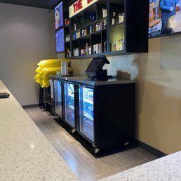 Bar doesn't open until 4pm Bar doesn't open until 4pm