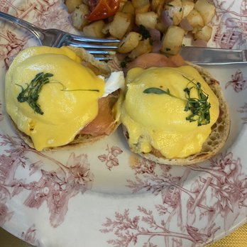 Little Hen - Smoked Salmon eggs Benedict - Breakfast & Brunch Near Me - Miami, Florida Little Hen - Smoked Salmon eggs Benedict - Breakfast & Brunch Near Me - Miami, Florida
