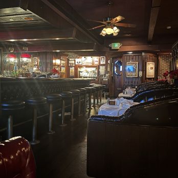 Taylor's Steakhouse - Inside - Steakhouses Near Me - Los Angeles, California Taylor's Steakhouse - Inside - Steakhouses Near Me - Los Angeles, California