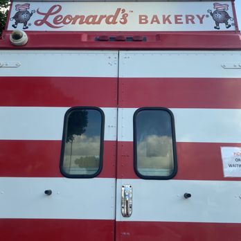 Leonard's Bakery Malasadamobile - Pick up waiting area - Food Trucks Near Me - Honolulu, Hawaii Leonard's Bakery Malasadamobile - Pick up waiting area - Food Trucks Near Me - Honolulu, Hawaii