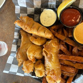 Finn's Fish House - Fisherman Feast - Seafood Near Me - Seaside, Oregon