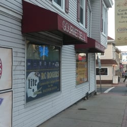 RC Rogers Beer & Wine - Front of store.