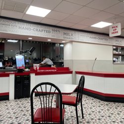 Steak ’n Shake - They used to say, "where's the beef", now we all ask..."where's the help"?
