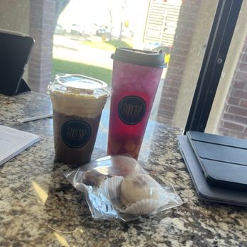 Rooftop Macarons - Toasted coconut cream latte, butterfly tea, churro, creme brûlée, and tiramisu macrons - Macarons Near Me - Sacramento, California Rooftop Macarons - Toasted coconut cream latte, butterfly tea, churro, creme brûlée, and tiramisu macrons - Macarons Near Me - Sacramento, California