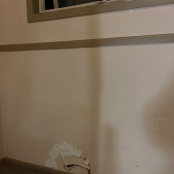 New Colonies - Holes in walls everywhere management never fixes - Hotels Near Me - Steger, Illinois New Colonies - Holes in walls everywhere management never fixes - Hotels Near Me - Steger, Illinois