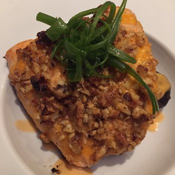 Bacari GDL - Salmon walnut dressing - Mediterranean Near Me - Glendale, California