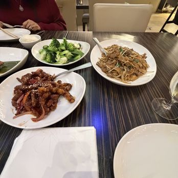 Ginger - Crispy beef, mixed veggies, beef noodles - Chinese Near Me - National Harbor, Maryland Ginger - Crispy beef, mixed veggies, beef noodles - Chinese Near Me - National Harbor, Maryland