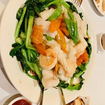 East Pacific Restaurant - Seafood chow mein Cantonese style - Pan Asian Near Me - Staten Island, New York East Pacific Restaurant - Seafood chow mein Cantonese style - Pan Asian Near Me - Staten Island, New York