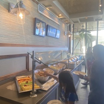 Outrigger Waikiki Beach Resort - Buffet - Resorts Near Me - Honolulu, Hawaii