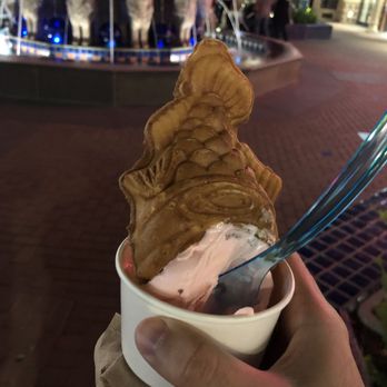 Somisomi - Strawberry soft serve + Nutella Cone - Ice Cream & Frozen Yogurt Near Me - Irvine, California Somisomi - Strawberry soft serve + Nutella Cone - Ice Cream & Frozen Yogurt Near Me - Irvine, California
