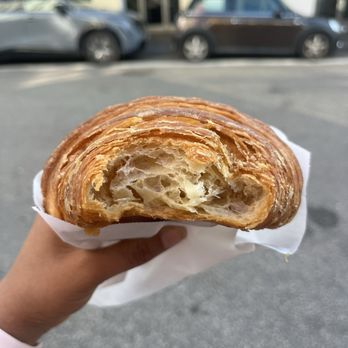 Andersen & Maillard - Espresso croissant - Bakeries Near Me - Copenhagen, 84 Andersen & Maillard - Espresso croissant - Bakeries Near Me - Copenhagen, 84
