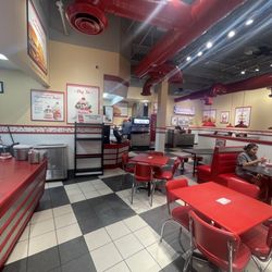 Freddy's Frozen Custard & Steakburgers - Dining