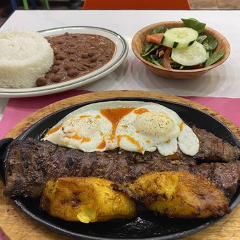 Punto Rojo - Steak and eggs - Colombian Near Me - Queens, New York