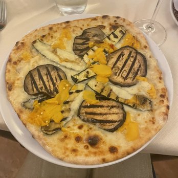 La Carabaccia - Pizza con mozzarella, berenjena, zucchini y pimiento amarillo. - Tuscan Near Me - Florence, FI