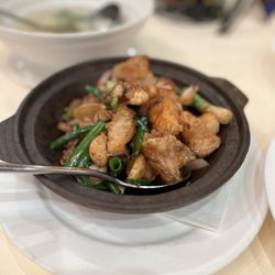 Yue Huang - Fish clay pot