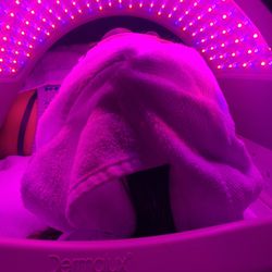 Belle En Rose Beauty Spa  - Dermalux LED Photo Therapy