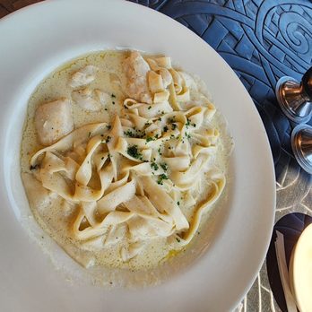 The Cheesecake Factory - Fettuccine Alfredo with chicken - Desserts Near Me - Arcadia, California The Cheesecake Factory - Fettuccine Alfredo with chicken - Desserts Near Me - Arcadia, California