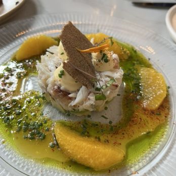 Ceron Kitchen - DUNGENESS CRAB & BROKAW AVOCADO - $26 - Summer Citrus, Parsley Oil, Lime Aioli & Buckwheat Tuile - New American Near Me - Alameda, California