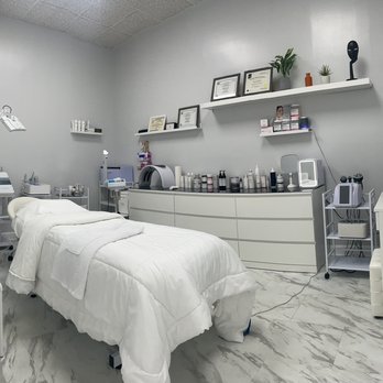 Bloomin’ Beauty Bar - Facials, anti aging microcurrent, anti cellulite treatments, waxing - Skin Care Near Me - Boca Raton, Florida Bloomin’ Beauty Bar - Facials, anti aging microcurrent, anti cellulite treatments, waxing - Skin Care Near Me - Boca Raton, Florida