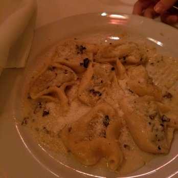 Luna Rossa - Classic Fettuccini Alfredo- True classic roman Italian cream sauce made with fresh cheese - Italian Near Me - Henderson, Nevada