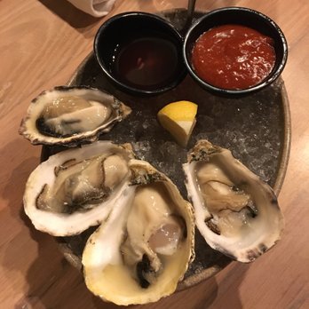 Moku Kitchen - Oysters $18 - Cocktail Bars Near Me - Honolulu, Hawaii