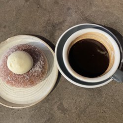 Simons Rosterie Bageri - Vanilla cream pastry & an Americano
