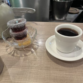 Lou Mitchell's - Coffee - Breakfast & Brunch Near Me - Chicago, Illinois Lou Mitchell's - Coffee - Breakfast & Brunch Near Me - Chicago, Illinois