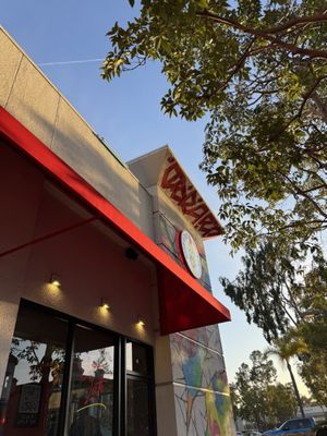 Dave's Hot Chicken by null