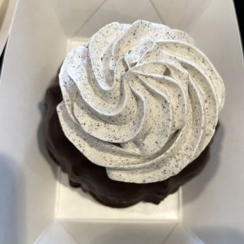 Sagato Bakery & Cafe - Koko Samoa Bundt Cake - Cafes Near Me - Midvale, Utah
