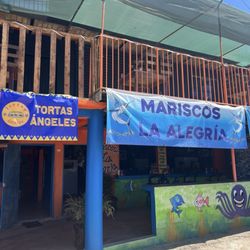 Mariscos la Alegria - Outside