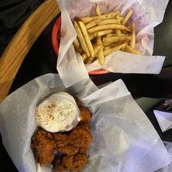 Wing Daddy's Sauce House - Honey hot 8 boneless bites