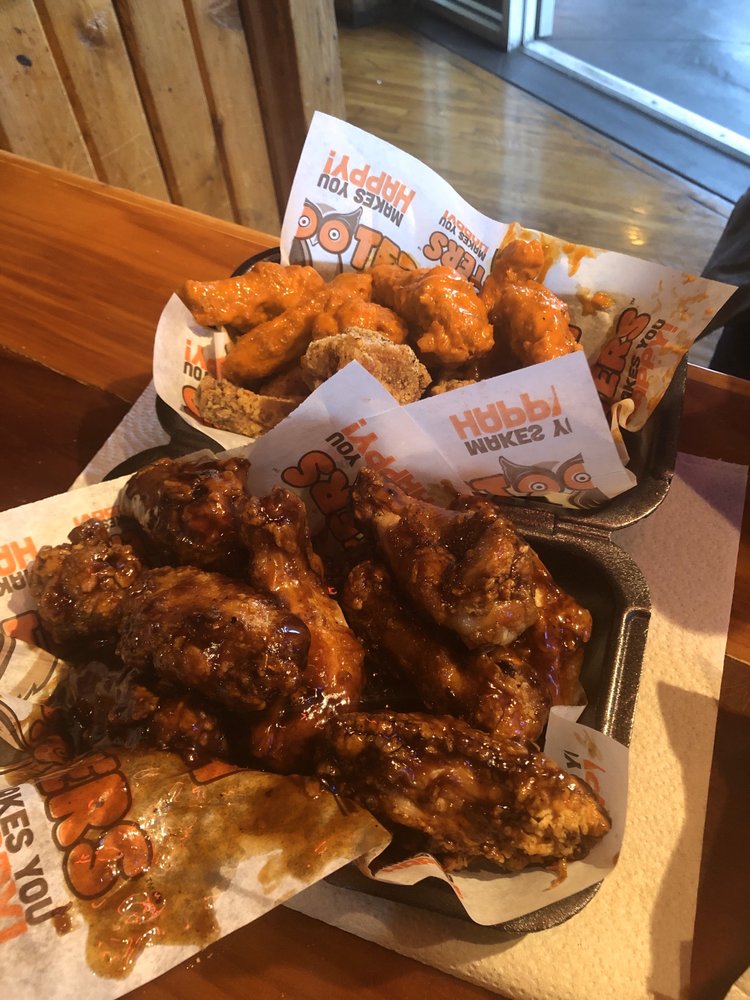 HOOTERS 40 Photos & 62 Reviews Sports Bars 750 Citadel Dr E