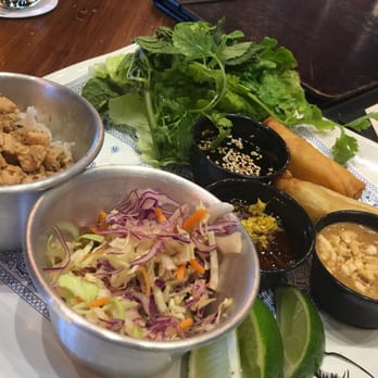 Guy Fieri's - Lettuce cup sampler - American Near Me - Cancún, ROO