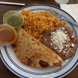Sabor Michoacano - Casadilla- chicken, steak or pulled pork. A chicken was tender and nicely flavored.