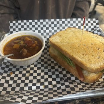 Twin Oaks - BLT with a side of homemade vegetable beef soup - American Near Me - Savannah, Tennessee
