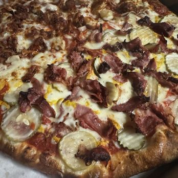 Avila's Pizza - 1/2 Pastrami Pizza 1/2 Hawaiian BBQ Chicken Pizza - Pizza Near Me - Lakewood, California