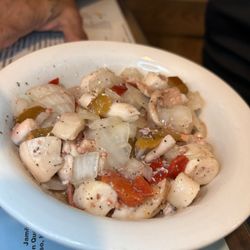 Aqui Me Quedo Restaurant - Ensalada de pulpo