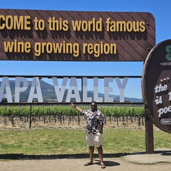 Napa Valley Welcome Sign - Landmarks & Historical Buildings Near Me - Napa, California