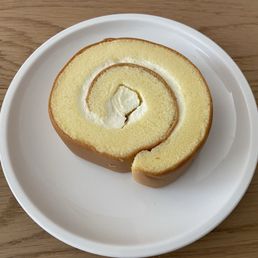 Vanilla cream rolled cake