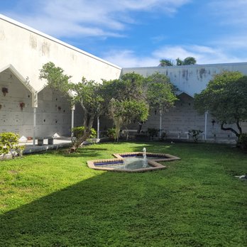 Kraeer Funeral Home - Mold on buildings - Funeral Services & Cemeteries Near Me - Pompano Beach, Florida