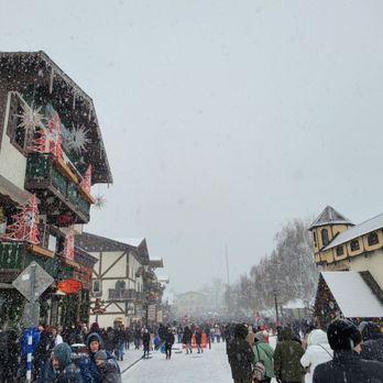 Front Street Park - It's snowing. - Parks Near Me - Leavenworth, Washington Front Street Park - It's snowing. - Parks Near Me - Leavenworth, Washington