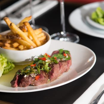 Le Braque - Pavé de boeuf Wagyu, sauce "Chimichurri" et frites maison - Cocktail Bars Near Me - Paris, 75
