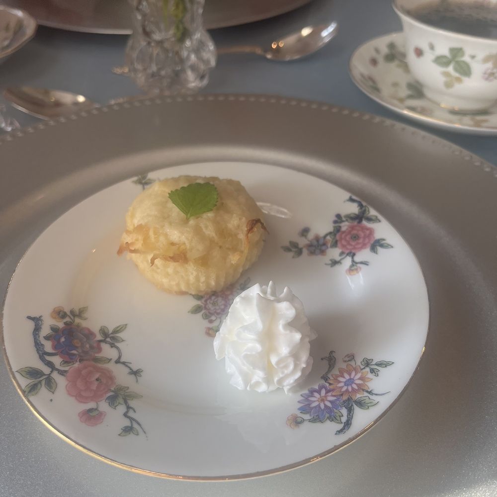 The Governor's Inn - After juice and coffee comes the muffin - Bed & Breakfast Near Me - Ludlow, Vermont The Governor's Inn - After juice and coffee comes the muffin - Bed & Breakfast Near Me - Ludlow, Vermont