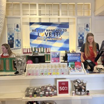 Bath & Body Works - Check out area - Cosmetics & Beauty Supply Near Me - Scottsdale, Arizona