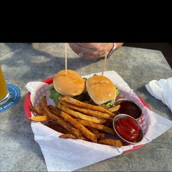 Kauai Island Brewing - Kauai pork sliders - American Near Me - Eleele, Hawaii Kauai Island Brewing - Kauai pork sliders - American Near Me - Eleele, Hawaii
