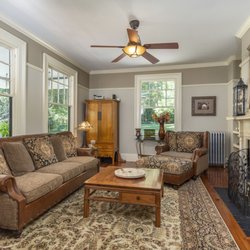 Carolina Bed & Breakfast - Second front parlor for guests to share great food and great wine at our daily social hour.