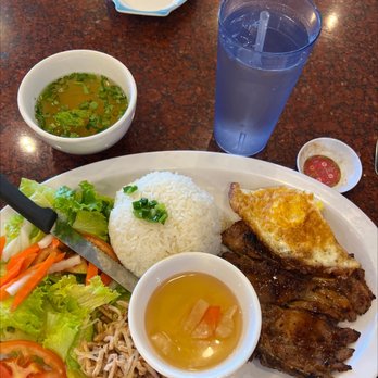 Thien Long - #51 pork chop, shredded pork an egg, rice and veggies for dipping in the fish sauce. They also give you a small bowl of chicken broth. - Vietnamese Near Me - San Jose, California Thien Long - #51 pork chop, shredded pork an egg, rice and veggies for dipping in the fish sauce. They also give you a small bowl of chicken broth. - Vietnamese Near Me - San Jose, California